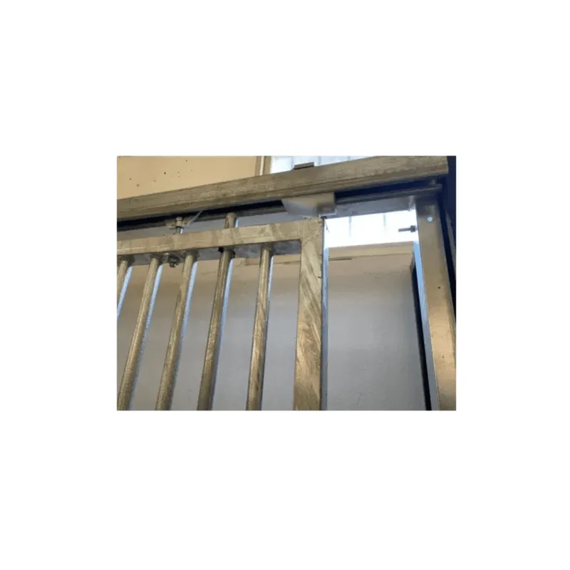 FRONTAL BOX "NEWMARKET" POLIETILENO/REJA 300X230CM PUERTA CORREDERA 1H1A GALVANIZADO