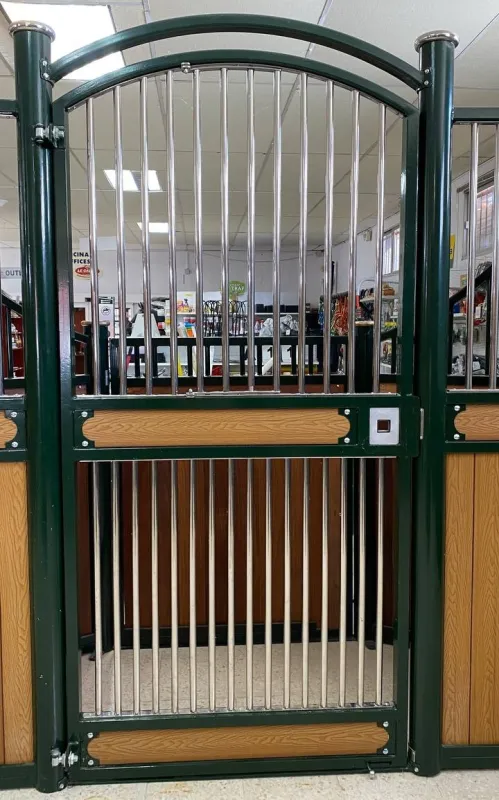 FRONTAL BOX "CHANTILLY MIXTO" POLIETILENO/REJA 300X230CM PUERTA ABATIBLE 1H1A PINT/INOX
