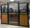 FRONTAL BOX "CHANTILLY MIXTO" POLIETILENO/REJA 300X230CM PUERTA ABATIBLE 1H1A PINT/INOX