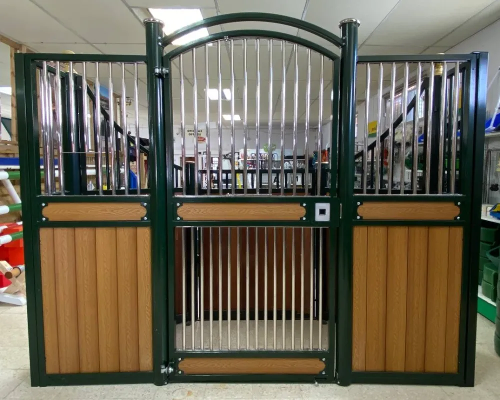 FRONTAL BOX "CHANTILLY MIXTO" POLIETILENO/REJA 300X230CM PUERTA ABATIBLE 1H1A PINT/INOX